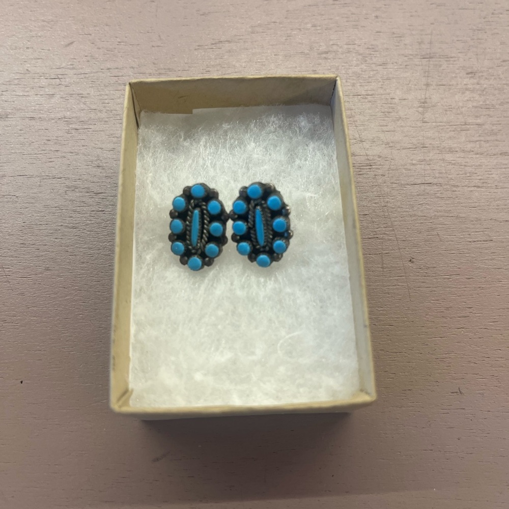 Zuni Turquoise Cluster Oval Stud Earrings - Blue